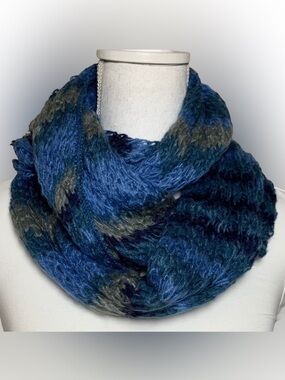 NWT Rikka Women Knit Infiniti Scarf One Size‎ Fall Shades of Blue & Gray